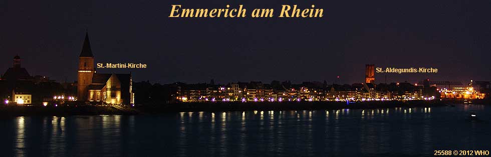 Emmerich am Rhein bei Nacht, mit St.-Martini-Kirche und St.-Aldegundis-Kirche.